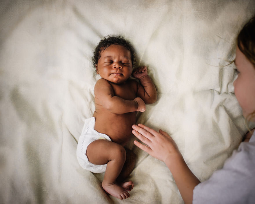 黒人の子供 赤ちゃん が養子として白人ファミリーに受け入れられていく一部始終 愛で人種差別問題を解決 ホットニュース Hotnews