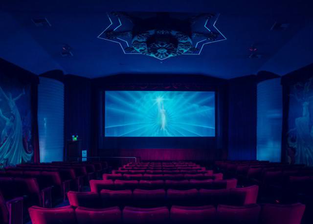 世界最大級の映画館：オリンダ・シアター（Orinda Theater, California）